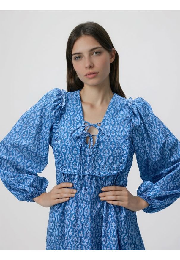 Reserved - Bawełniana sukienka mini - jasnoniebieski. Kolor: niebieski. Materiał: bawełna. Styl: klasyczny. Długość: mini