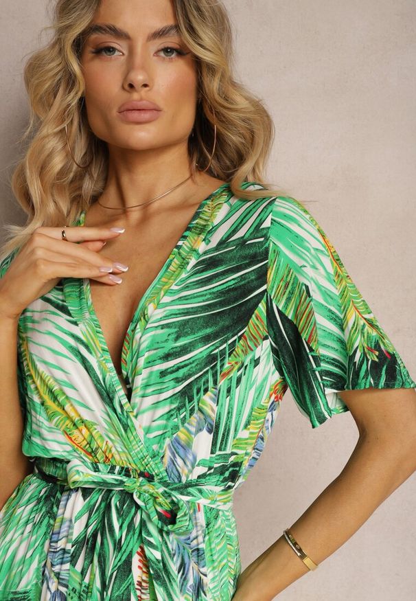 Renee - Biało-Zielona Wiskozowa Sukienka Kopertowa z Gumką i Paskiem w Talii Kiremia. Typ kołnierza: dekolt w kształcie V. Kolor: biały. Materiał: wiskoza. Typ sukienki: kopertowe. Styl: elegancki