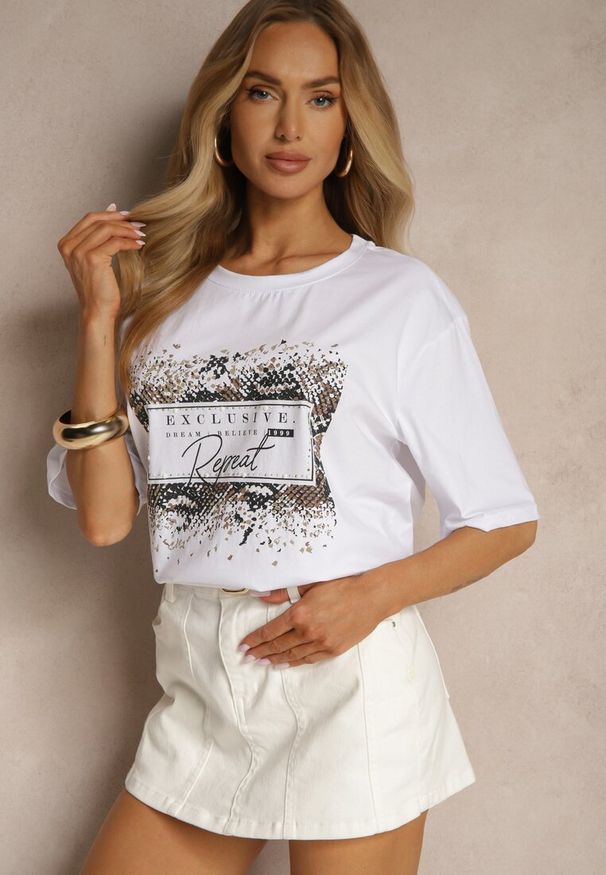 Renee - Biały T-shirt z Bawełny Zdobiony Nadrukiem z Cyrkoniami Idelunea. Okazja: na co dzień, na imprezę. Kolor: biały. Materiał: bawełna. Wzór: aplikacja, nadruk. Styl: klasyczny, casual, elegancki