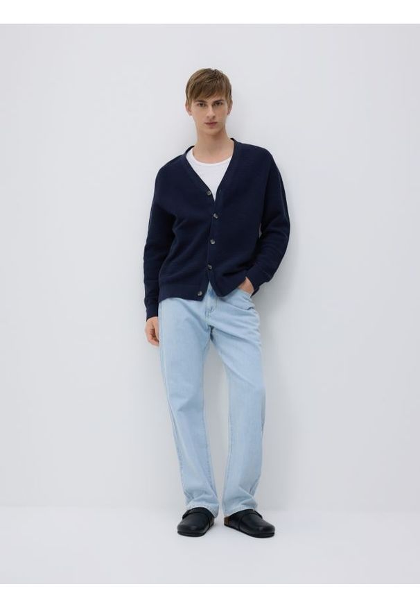 Reserved - Rozpinany kardigan - granatowy. Kolor: niebieski. Materiał: dzianina, bawełna