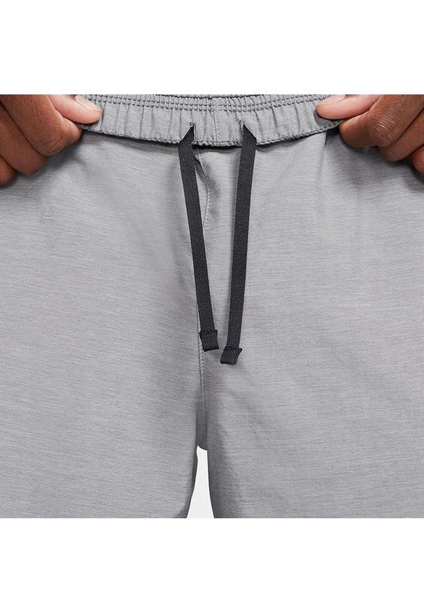 Spodenki Męskie Nike M Nk Df Challenger Short. Kolor: szary. Długość: krótkie. Sezon: lato