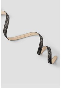 Guess - GUESS Czarny damski pasek z printem węża Adj Belt H30. Kolor: czarny. Wzór: nadruk #4