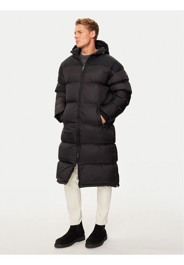 SCHOTT N.Y.C. Płaszcz zimowy 2190MAX Czarny Regular Fit. Kolor: czarny. Materiał: syntetyk. Sezon: zima