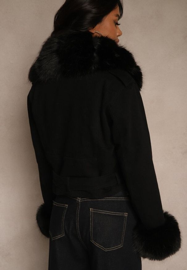 Renee - Czarna Kurtka o Kroju Ramoneski z Ociepleniem Zdobiona Futrem Mevindana. Kolor: czarny. Materiał: futro. Wzór: aplikacja