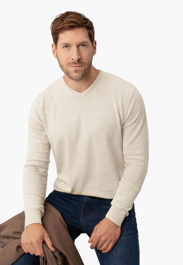 Volcano - Sweter z dekoltem w serek S-STIG. Typ kołnierza: dekolt w serek. Materiał: dzianina, bawełna. Wzór: jednolity, aplikacja, haft, ze splotem. Styl: klasyczny