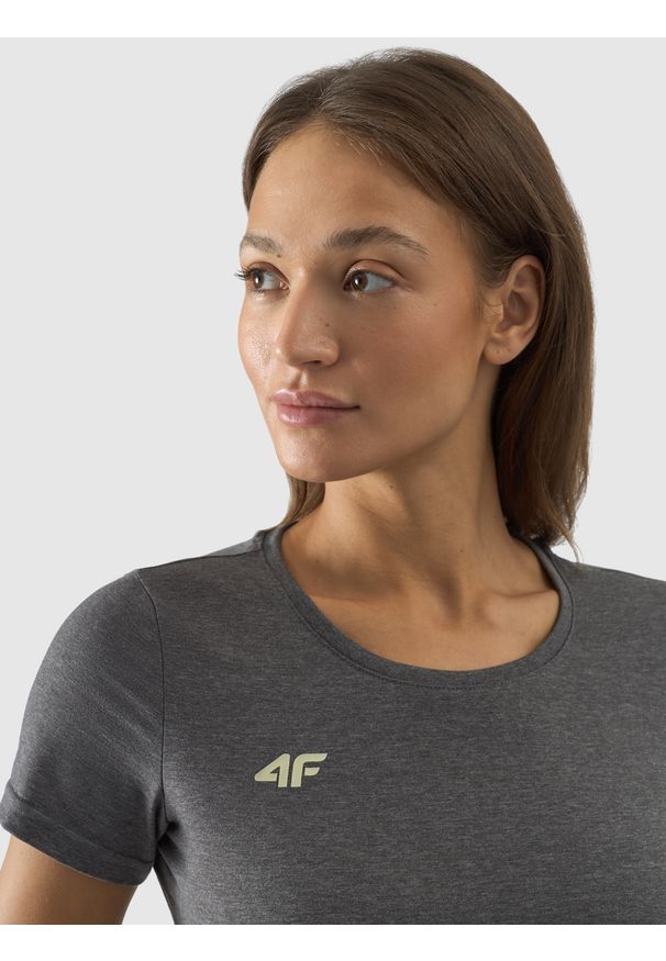 4f - 4F T-shirt regular gładki damski - średni szary L. Okazja: na co dzień. Kolor: szary. Materiał: jersey, materiał, bawełna, syntetyk, dzianina. Długość rękawa: krótki rękaw. Długość: krótkie. Wzór: gładki. Sezon: lato. Styl: sportowy, casual
