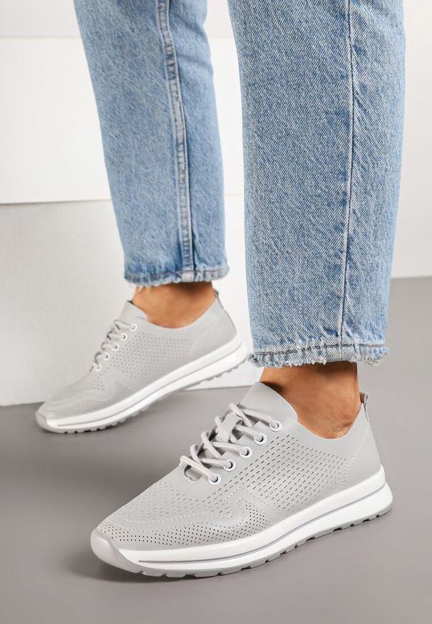 Born2be - Szare Buty Sportowe ze Skóry Naturalnej ze Skórzaną Wkładką i Perforacją Selili. Okazja: na co dzień. Zapięcie: sznurówki. Kolor: szary. Materiał: skóra. Sezon: lato, wiosna