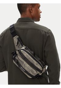 Guess Saszetka nerka HMASNC P5337 Khaki. Kolor: brązowy. Materiał: materiał #5