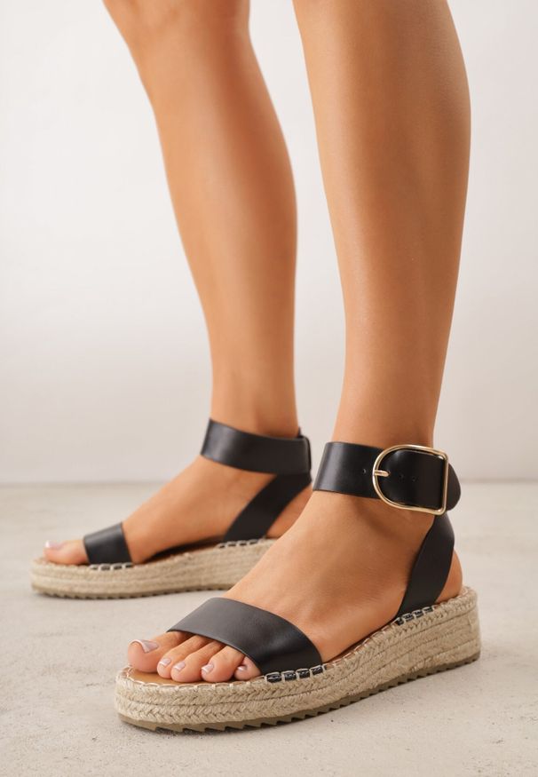 Born2be - Czarne Sandały VICES na Niskim Koturnie z Plecionki z Paskiem Wokół Kostki Tetea. Okazja: na co dzień. Zapięcie: pasek. Kolor: czarny. Materiał: len. Sezon: lato. Obcas: na koturnie. Styl: casual, klasyczny