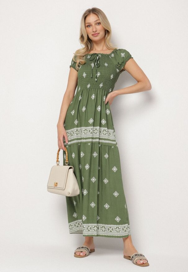 Born2be - Zielona Sukienka z Wiskozy ze Wzorem Boho Ellirose. Okazja: na co dzień. Kolor: zielony. Materiał: wiskoza. Wzór: aplikacja. Sezon: wiosna. Styl: boho