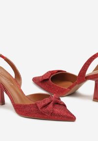 Born2be - Czerwone Brokatowe Czółenka na Obcasie z Odkrytą Piętą Ozdobione Kokardą Bramla. Okazja: do pracy, na spotkanie biznesowe. Kolor: czerwony. Wzór: aplikacja. Obcas: na obcasie. Styl: wizytowy, biznesowy, elegancki. Wysokość obcasa: średni #6