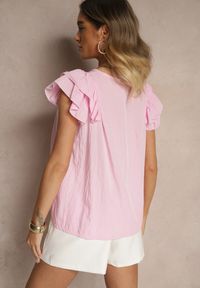 Renee - Jasnoróżowa Bluzka z Wiskozą i Falbankami Divama. Okazja: na co dzień. Typ kołnierza: kołnierz z falbankami. Kolor: różowy. Materiał: wiskoza. Styl: casual, elegancki