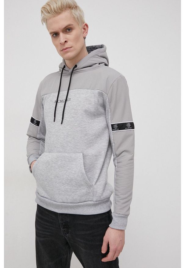 Brave Soul Bluza męska kolor szary z kapturem z aplikacją. Okazja: na co dzień. Typ kołnierza: kaptur. Kolor: szary. Materiał: dzianina. Wzór: aplikacja. Styl: casual