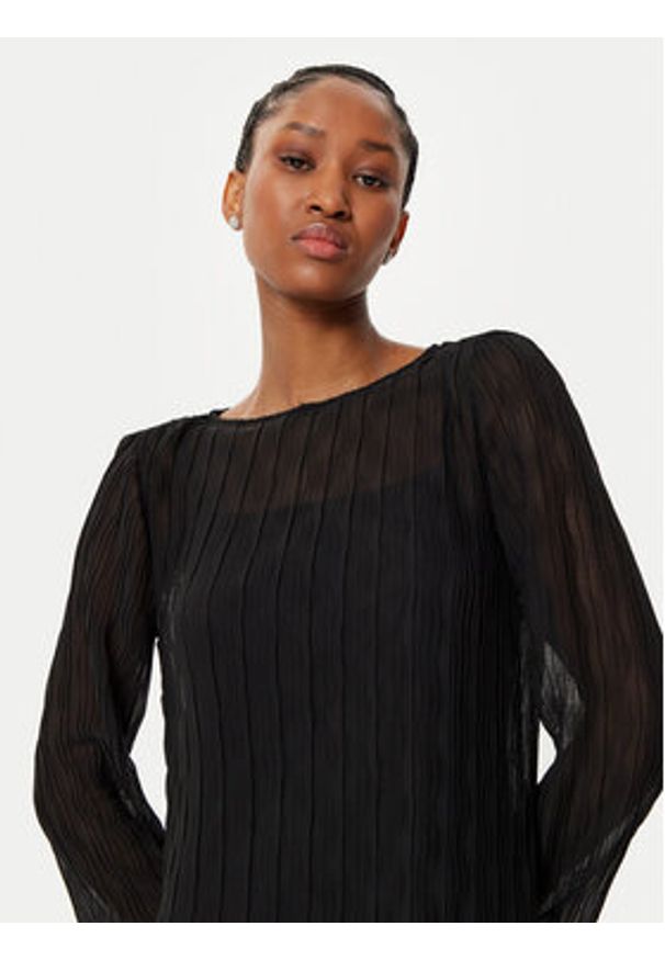 Gina Tricot Sukienka codzienna 24475 Czarny Loose Fit. Okazja: na co dzień. Kolor: czarny. Materiał: syntetyk. Typ sukienki: proste. Styl: casual