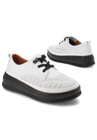 Białe Półbuty Artiker Modne Obuwie Damskie. Kolor: biały. Materiał: materiał. Styl: sportowy, elegancki #6