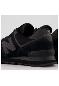 Buty New Balance M ML574EVE czarne. Okazja: na co dzień. Kolor: czarny. Materiał: zamsz, syntetyk, guma, materiał. Szerokość cholewki: normalna. Model: New Balance 574