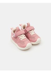 Sinsay - Sneakersy ze skórzaną wkładką z certyfikatem "ZDROWA STOPA" - różowy. Kolor: różowy. Materiał: skóra