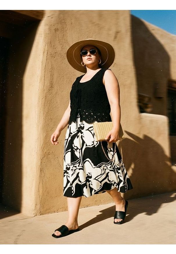 Sinsay - Rozkloszowana spódnica midi w kwiaty z wiskozą i domieszką lnu - wielobarwny. Materiał: wiskoza, len. Wzór: kwiaty