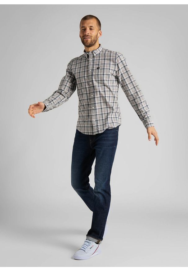 Lee - MĘSKA KOSZULA LEE LEE BUTTON DOWN GREY MELE L880RN37 112123425. Typ kołnierza: button down