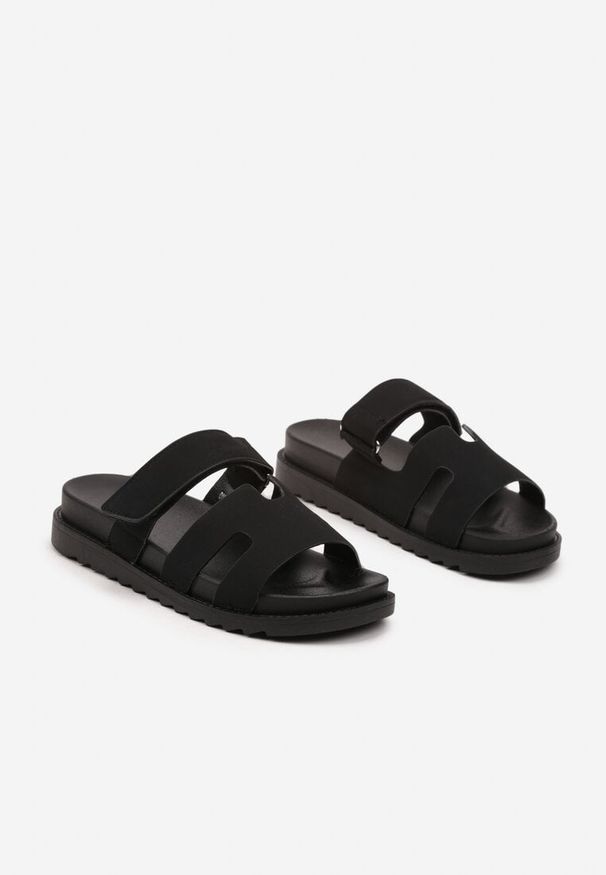 Born2be - Czarne Klapki Ozdobione Wycięciami Tatonnira. Okazja: na co dzień. Kolor: czarny. Materiał: jeans. Wzór: aplikacja. Obcas: na obcasie. Styl: casual. Wysokość obcasa: niski