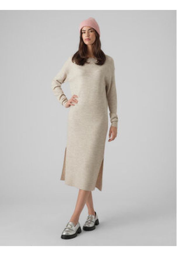 Vero Moda Sukienka dzianinowa 10291689 Beżowy Relaxed Fit. Kolor: beżowy. Materiał: syntetyk