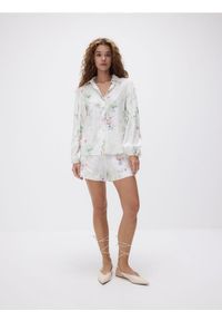 Reserved - Wzorzyste szorty z lnem - wielobarwny. Materiał: len #1