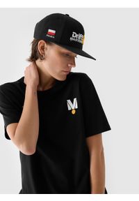 4f - Czapka z daszkiem snapback uniseks 4F x Drift Masters - czarna. Kolor: czarny. Materiał: wełna, syntetyk, materiał. Wzór: haft