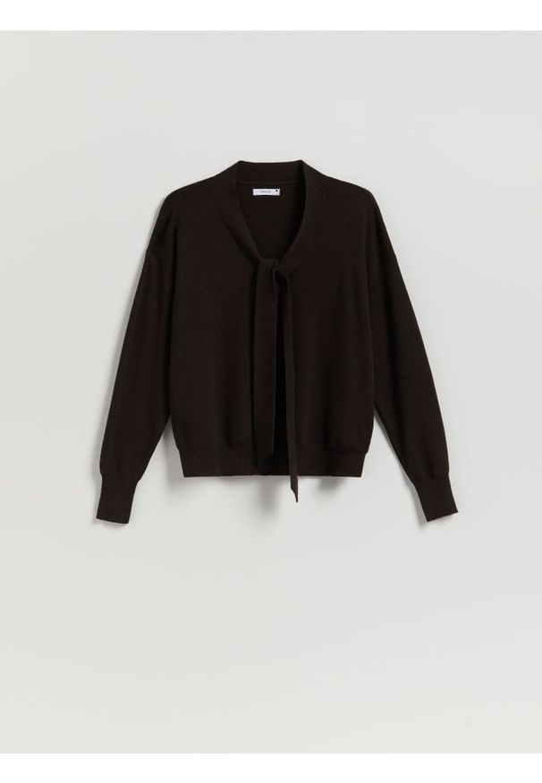 Reserved - Sweter z ozdobnym wiązaniem - brązowy. Kolor: brązowy. Materiał: wełna, dzianina