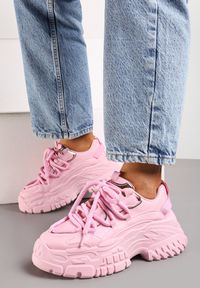 Renee - Różowe Sneakersy z Podwójnymi Sznurówkami i Tłoczoną Platformą Luppoa. Kolor: różowy. Materiał: jeans, dzianina. Obcas: na platformie #5