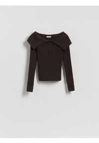 Reserved - Sweter z wykładanym kołnierzem - brązowy. Kolor: brązowy. Materiał: dzianina. Wzór: gładki