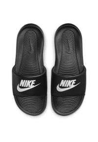 Klapki męskie Nike Victory One Lide. Zapięcie: bez zapięcia. Kolor: czarny. Materiał: materiał, syntetyk. Szerokość cholewki: normalna. Sport: turystyka piesza