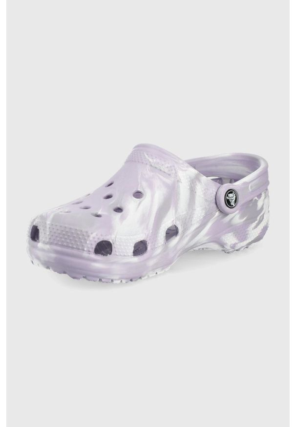 Crocs klapki damskie kolor fioletowy. Kolor: fioletowy. Materiał: materiał