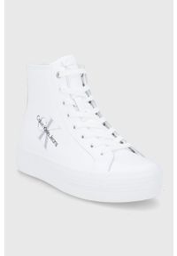 Calvin Klein Jeans Buty skórzane kolor biały na platformie. Zapięcie: sznurówki. Kolor: biały. Materiał: guma. Obcas: na platformie