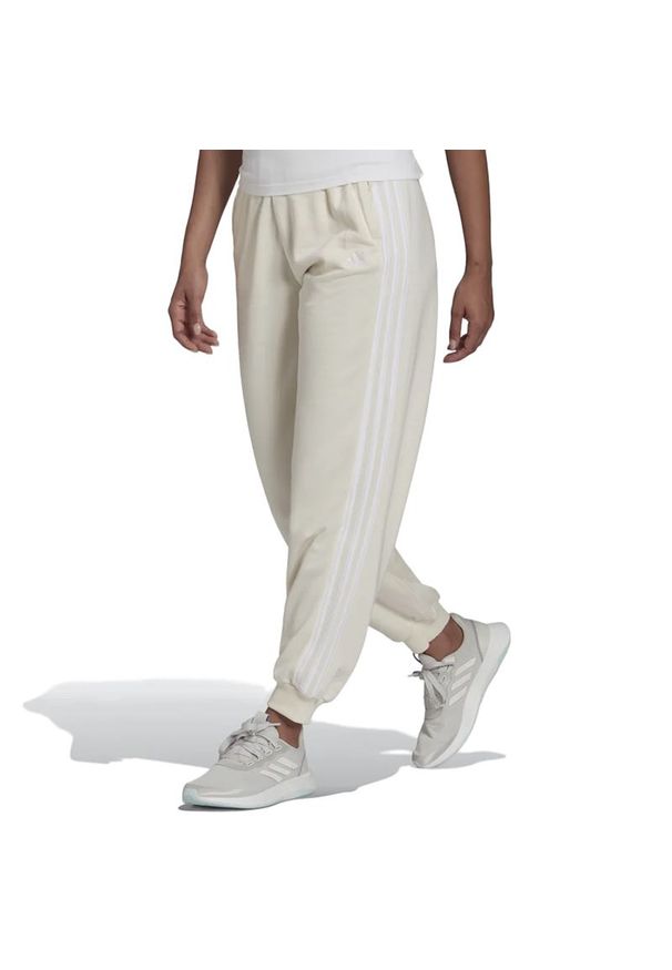 Adidas - Spodnie dresowe adidas Sportswear Studio Lounge 3-Stripes HD4305 - kremowe. Kolor: kremowy. Materiał: dresówka. Sport: turystyka piesza, fitness