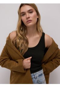 Reserved - Bawełniany top na ramiączkach - ciemnozielony. Kolor: zielony. Materiał: bawełna. Długość rękawa: na ramiączkach #1