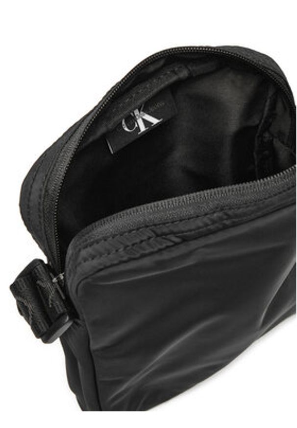 Calvin Klein Jeans Saszetka Over Webbing K50K512567 Czarny. Kolor: czarny. Materiał: materiał