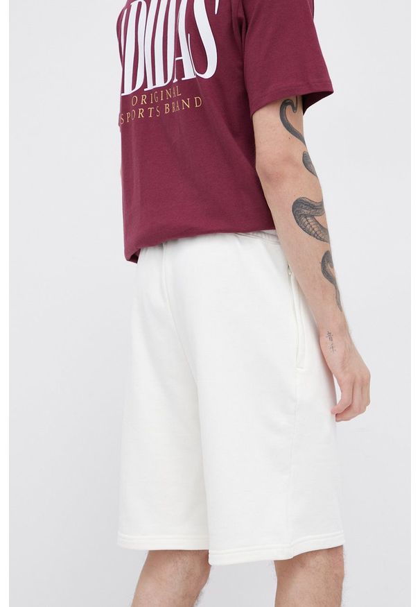 adidas Originals Szorty bawełniane męskie kolor kremowy. Okazja: na co dzień. Kolor: beżowy. Materiał: bawełna. Styl: casual