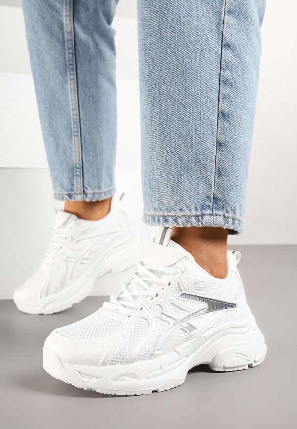 Renee - Białe Sneakersy z Ozdobnymi Paskami Xerraza. Okazja: na co dzień. Zapięcie: pasek. Kolor: biały. Materiał: jeans. Wzór: aplikacja