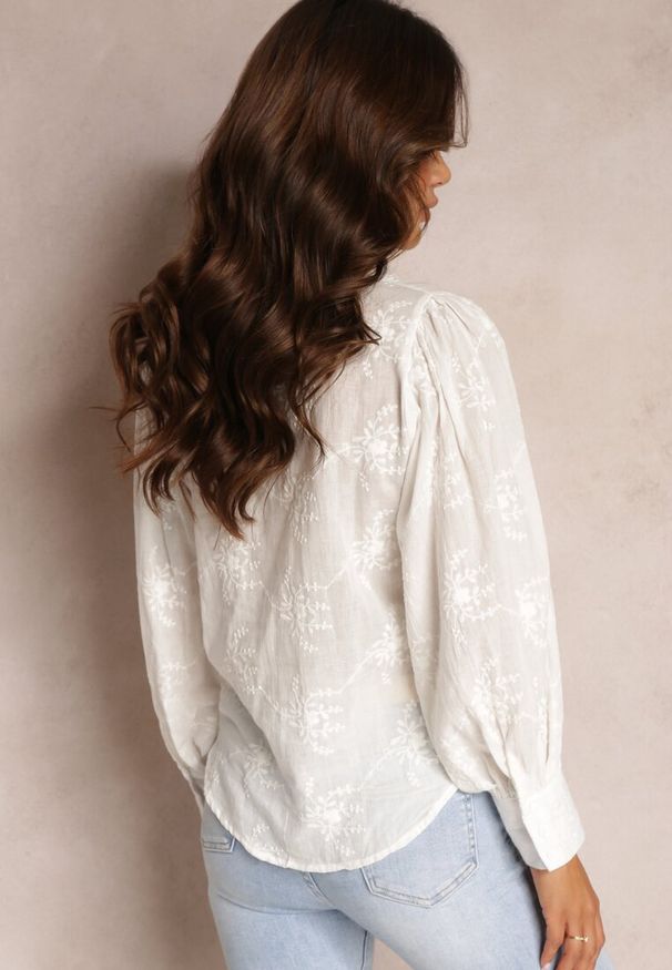 Renee - Biała Prześwitująca Koszula z Bawełny Ozdobiona Haftem Zolihe. Kolor: biały. Materiał: bawełna. Wzór: haft, aplikacja