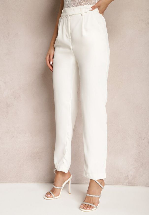Renee - Białe Spodnie High Waist z Gumką w Talii i Prostymi Nogawkami Brenissa. Okazja: na co dzień. Stan: podwyższony. Kolor: biały. Styl: elegancki, casual