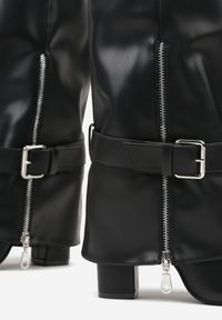 Born2be - Czarne Kozaki na Słupku z Wywiniętą Cholewką Zdobioną Klamrami i Suwakiem Unwedina. Nosek buta: szpiczasty. Zapięcie: klamry. Kolor: czarny. Szerokość cholewki: normalna. Wzór: aplikacja. Materiał: skóra, materiał. Sezon: zima. Obcas: na słupku. Styl: klasyczny. Wysokość obcasa: średni #2