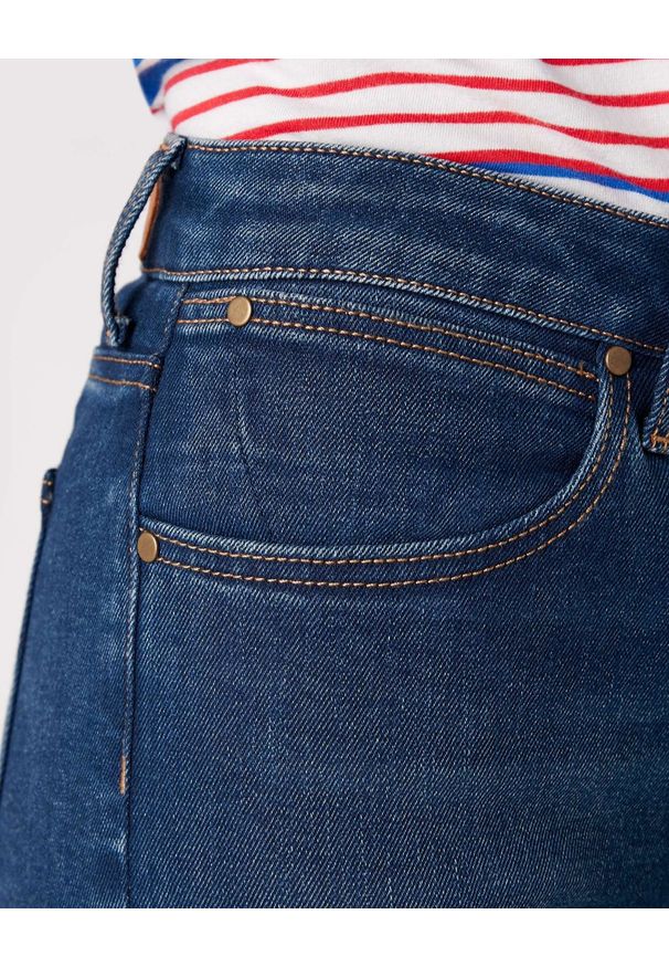 Wrangler - DAMSKIE SPODNIE JEANSOWE WRANGLER SLIM VINTAGE INK W28LGD18I 112128386. Styl: vintage