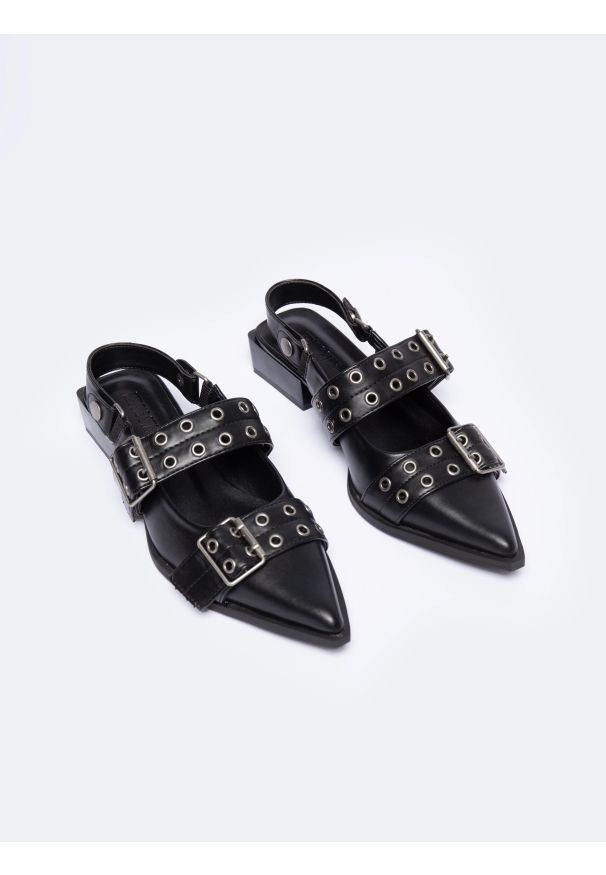 Big-Star - Baleriny damskie w szpic z odkrytą piętą 2w1 czarne NN274003 906. Okazja: na imprezę, na spacer. Zapięcie: pasek. Kolor: czarny. Materiał: syntetyk, skóra. Sezon: lato. Obcas: na obcasie. Styl: elegancki. Wysokość obcasa: średni