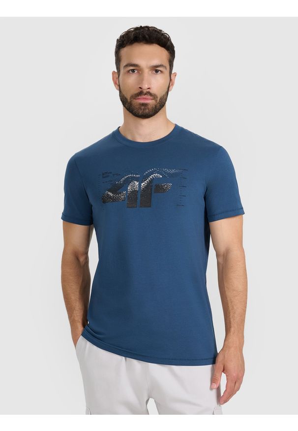 4f - 4F T-shirt regular z nadrukiem męski - turkusowy M. Okazja: na co dzień. Kolor: turkusowy. Materiał: jersey, materiał, bawełna. Długość rękawa: krótki rękaw. Długość: krótkie. Wzór: nadruk. Styl: casual, sportowy, klasyczny