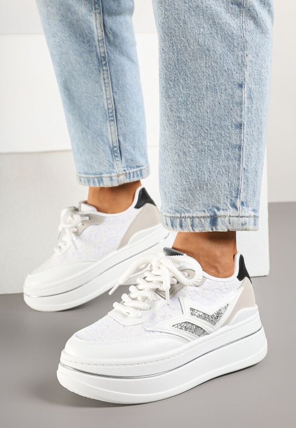 Renee - Białe Sneakersy na Platformie Ozdobione Gwiazdą Norlevi. Okazja: na co dzień. Kolor: biały. Wzór: aplikacja. Obcas: na platformie