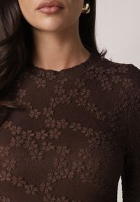 Born2be - Brązowe Koronkowe Body z Bawełną z Długim Rękawem Zenarria. Okazja: na co dzień, do pracy, na spotkanie biznesowe. Typ kołnierza: kołnierzyk stójkowy. Kolor: brązowy. Materiał: bawełna, koronka. Długość rękawa: długi rękaw. Długość: długie. Wzór: aplikacja. Styl: klasyczny, casual, biznesowy #7