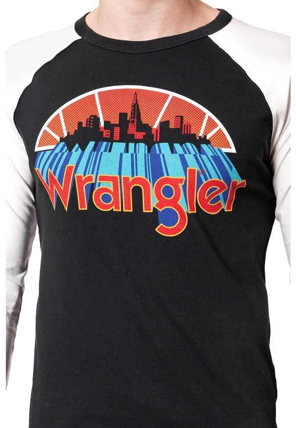 Wrangler - LONGSLEEVE WRANGLER RAGLAN GRAPHIC TEE JET SET W7B80FKOJ 112131551. Długość rękawa: długi rękaw. Wzór: nadruk
