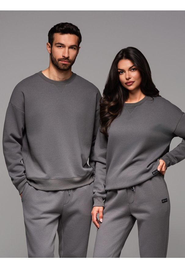 Ombre Clothing - Dresowa klasyczna bluza unisex z okrągłym dekoltem – szara V18. Kolor: szary. Materiał: dresówka. Wzór: aplikacja. Styl: klasyczny