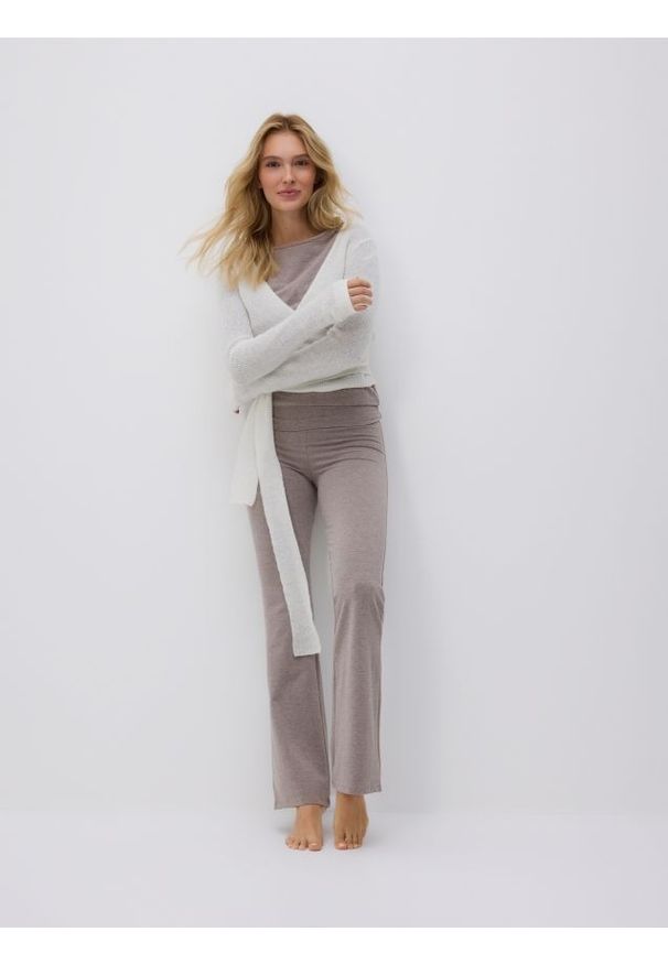 Reserved - Spodnie dresowe z bawełną - brązowy. Kolor: brązowy. Materiał: bawełna, dresówka