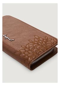 Desigual Portfel 26SAYP21 Brązowy. Kolor: brązowy. Materiał: skóra #4